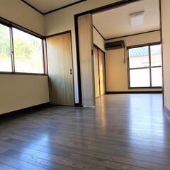 ペット相談可の2世帯向き（事務所可）の広々戸建 1階と2階にそれぞれキッチンとトイレ − 熊本県