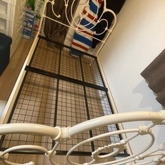 ローラアシュレイセミダブルベットフレーム