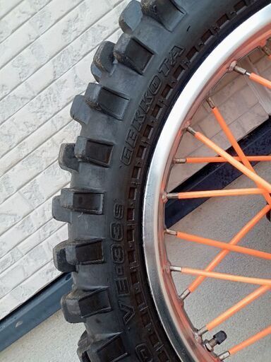 ヤマハXTZ125 リアホイール　タイヤiRC GEKKOTA付 ヤマハXTZ125 リアホイール タイヤiRC GEKKOTA付