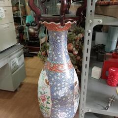 大きな花びん 花瓶 巨大 壺 花器 調度品 台付き 骨董品 唐草
