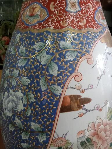大きな花びん 花瓶 巨大 壺 花器 調度品 台付き 骨董品 唐草 | stainu