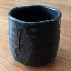 銀座陶雅堂 水野鉐一作 瀬戸黒筒茶碗