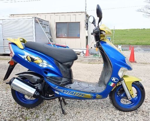 優れたエンジン。 非常に速いバイク。 キムコ ( Vitality 50). バッテリーは新品です。 フロントタイヤほぼ新品です。 リヤタイヤはほぼ新品です。 フロントディスクブレーキ。 サイドスタンド付き。  ◆安い価格で安心して乗れる良いバイクを提供しています。 優れたエンジン。 非常に速いバイク。 キムコ ( Vitality 50