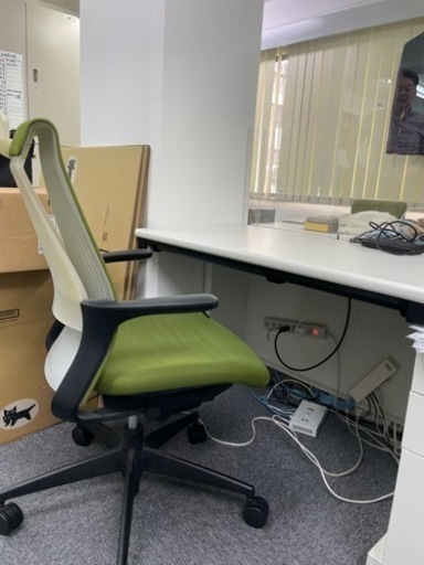 オフィス机　袖机　椅子（コクヨ）美品4セットあります。