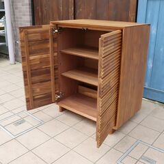 karimoku(カリモク家具) ソリッドボード ウォールナット材 キャビネットです！北欧テイストのオシャレなデザインは玄関のシューズボックスやリビングのサイドボードに。様々なものの収納にオススメ♪DD129