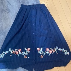 新品10,000Fanaka円紺の花柄ロングスカート