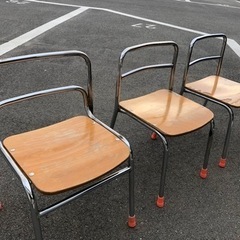 幼児用椅子(幼稚園児が使用していました) 8個あります。