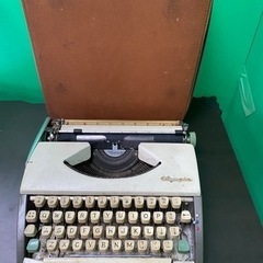 レトロ‼️ ドイツ オリンピア製　タイプライター