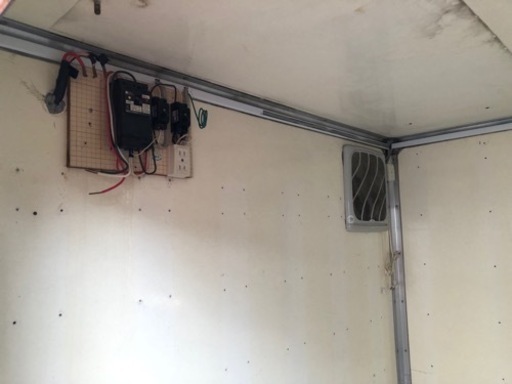 再出品❣️コンテナ倉庫??ドアや窓、照明も完備‼️