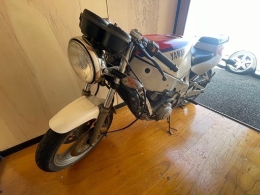 期間限定値引！！！FZR400 書類あり　レストアベース　クランキング確認済み　タンク錆少ない　鍵あり