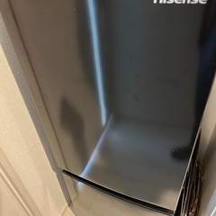 【値下げ中】Hisense 冷蔵庫 幅48cm 154L ブラッ...