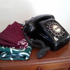 黒電話機 と 風呂敷