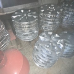 車のホイールキャップ  沢山