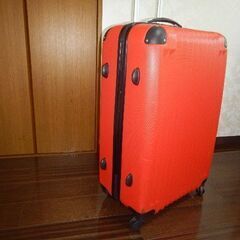 赤色の軽量（５ｋｇ）大型のスーツケース、1度使用(美品）中古のス...