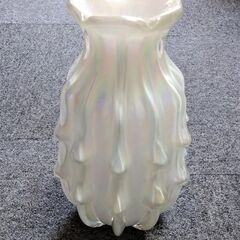 花瓶 乳白色のガラス製 高さ約27cm 取りに来れる方限定で廉価...