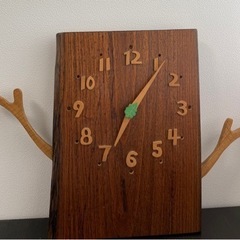 かわいい木製の壁掛け時計