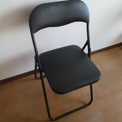 黒い椅子 1つ