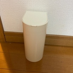 サニタリーボックス　ミニゴミ箱　無料てお譲りします