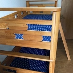 木目調の2段ベッド(シングルとしても活用可)