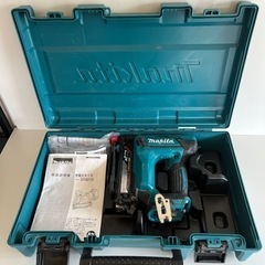 マキタ充電式タッカ ST421D本体のみ