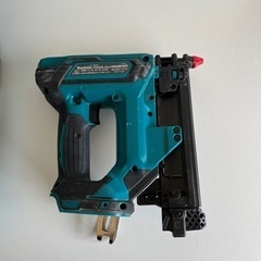 マキタ充電式面木釘打　FN350DZK