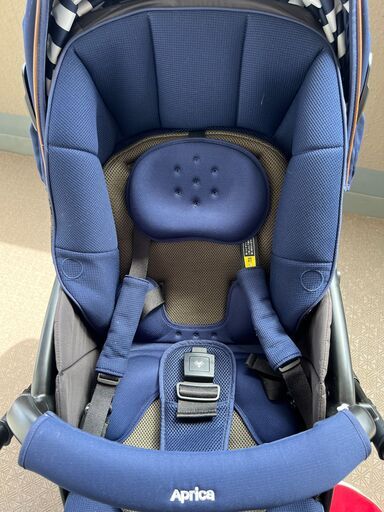 アップリカ　両対面型ベビーカーお譲りいたします。とっても綺麗で使いやすいです。