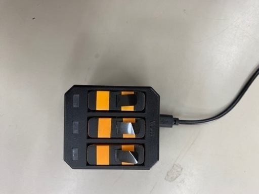 中古　充電器　バッテリー3個付き　Vemico gopro バッテリー ゴープロHero 7 ブラック/ Hero 6 / Hero 5 対応 USB充電器付き Type-Cインターフェイス 予備バッテリー 同時充電可能 USB