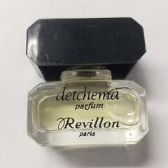 【ネット決済・配送可】Detchema perfume REVI...
