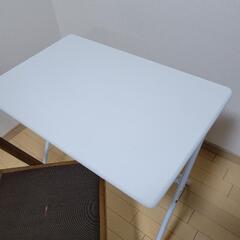 白い折り畳み式デスク+折り畳み椅子
