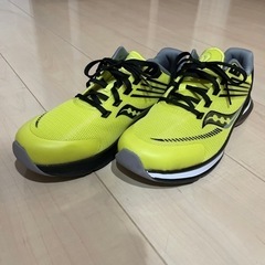 Sauconyサッカーニのスニーカー２足（未使用品と使用品）