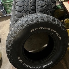 305/70R16 3本