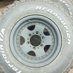 格安31×10.50R15マッドタイヤ！トヨタ用アルミ付き8本アルミ無し2