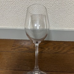 ○プラスチック製のワイングラス4つ○