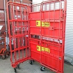 状態良好 日本郵政で使用していたかご台車/ロールボックス2台セットです  2輪自在2輪固定ストッパー付/中間棚/観音扉仕様) 外寸（約):W1250×D750×H2000(mm) 手渡し希望/自社配送可能（配送エリアについてお問い合わせください）