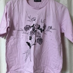 Mサイズ　ピンクTシャツ 花イラスト　　０円