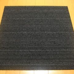 日本製タイルカーペット厚み７㎜・1枚２１０円・在庫３３枚（１１５...