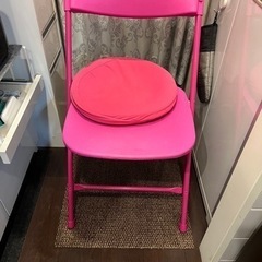 【あげます】ショッキングピンク色のパイプ椅子