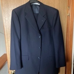 濃紺のスーツ(多分冬用？)