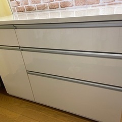 部屋の模様替えの為出品します。