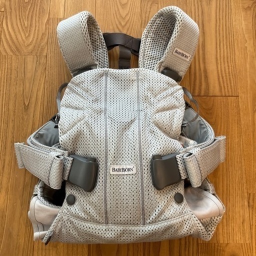 【極美品】ベビーキャリア ONE KAI Air シルバー メッシュ 美品】ベビービョルン ベビーキャリア ONE KAI Air シルバー