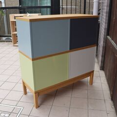 ディノス取扱いの東欧エストニアの家具メーカーWOODMAN(ウッドマン)のAbbey woodキャビネットです！まるでアートのような目を引くデザインは空間のアイキャッチャーに♪DD216