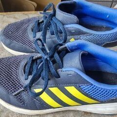 adidasスニーカー