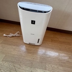  SHARP 除湿機 型名　CV-F71-W