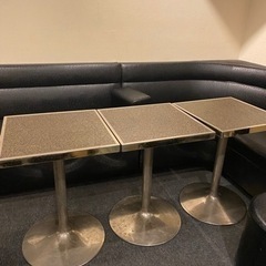 スナックのテーブル
