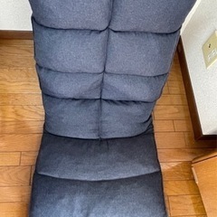 ニトリの座椅子「クビリクライニングザイスNウィン」ネイビー色