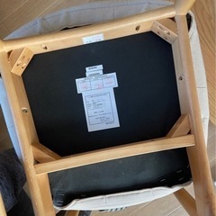 ダイニングテーブルと2つのテェア(IDC Otsuka)