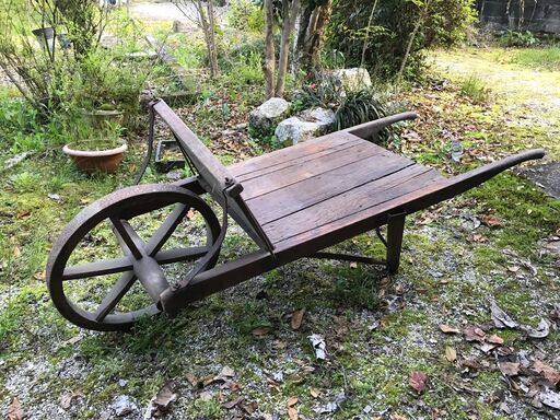 アンティーク 一輪車 【ヨーロッパから輸入 】ガーデン用 庭 ガーデニング 引き取り希望 木製 花台にも アンティーク 一輪車 【ヨーロッパから輸入 】ガーデン用 庭