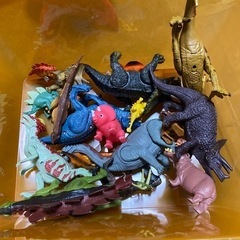 恐竜おもちゃ　多数