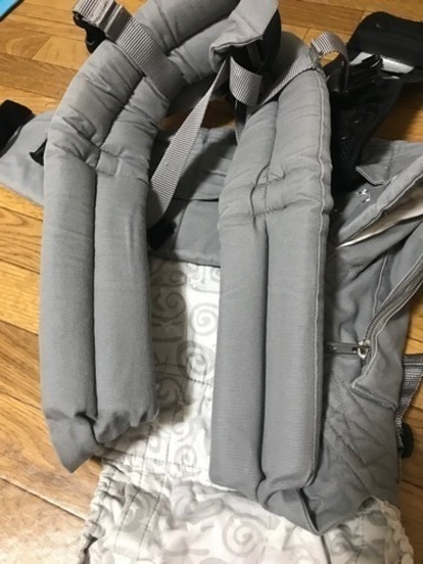 アカチャン本舗で買った　BABYBJORN、ergobaby抱っこ紐