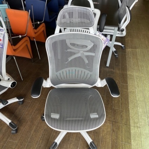 JD-1 【オフィス家具専門店】肘付きワークチェアです！ R5.4/17時点で在庫数16点あり
